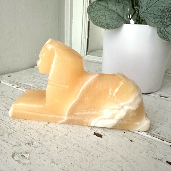 Vintage Yellow Onyx Sphinx Desktop Paperweight Egyptian Statue Carved Stone - Picture 4 of 10